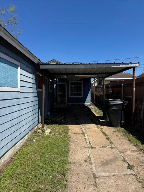 Tiny photo for 7323 Dallas Street, Houston, TX 77011 (MLS # 69239521)