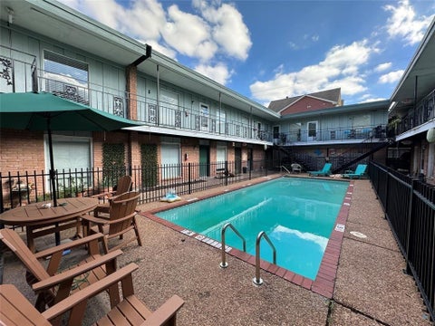 Photo of 1401 Kipling St #18, Houston, TX 77006 (MLS # 92553454)