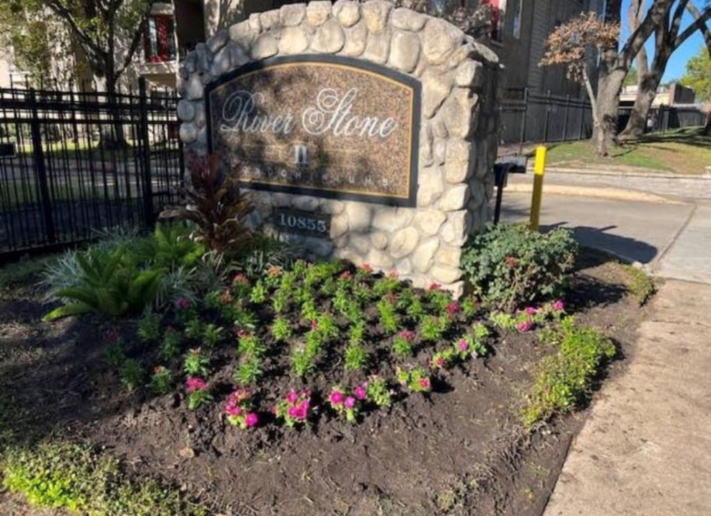 Photo of 10855 Meadowglen Lane #901, Houston, TX 77042 (MLS # 18015141)