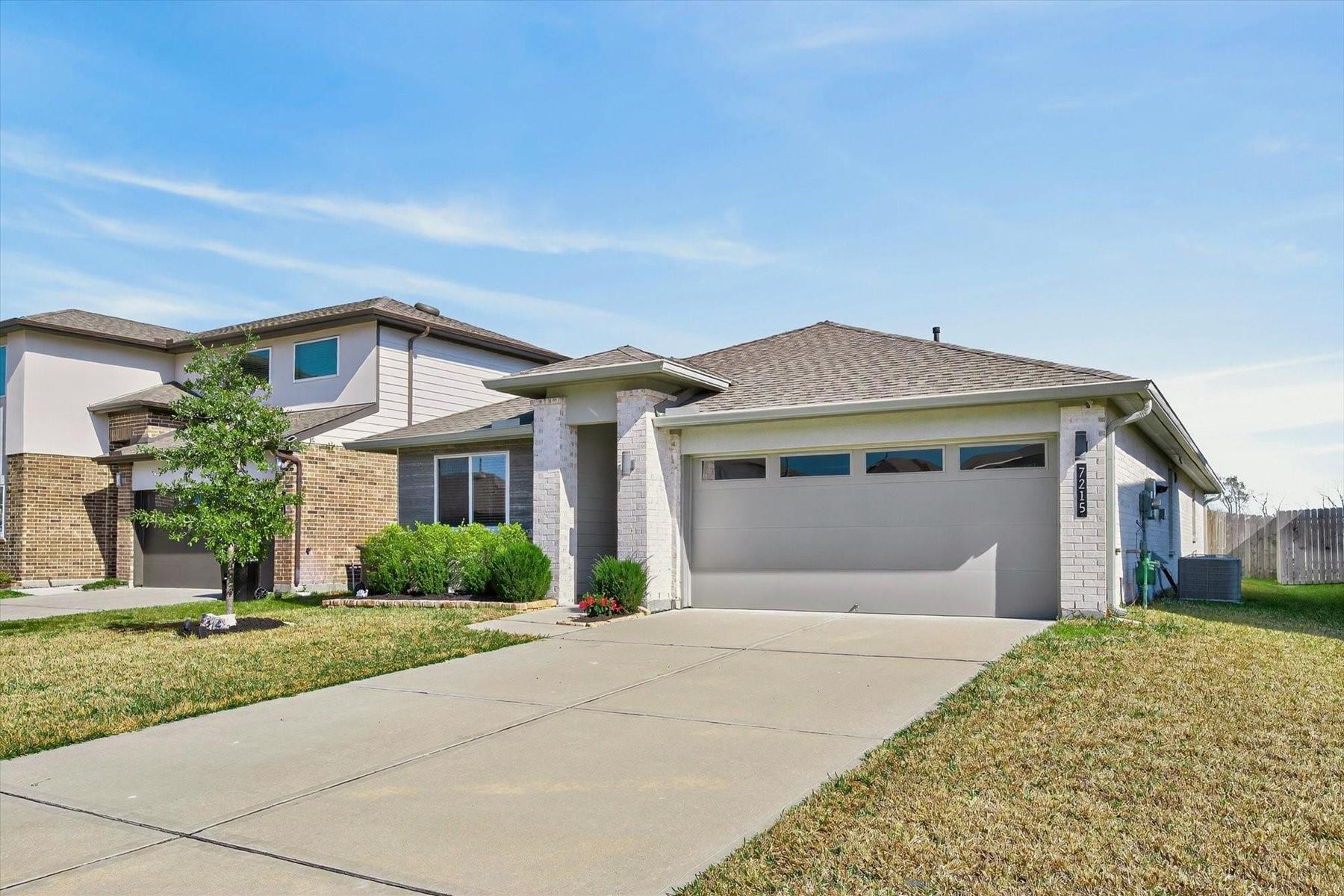 7215 Colwyn Bay Trail