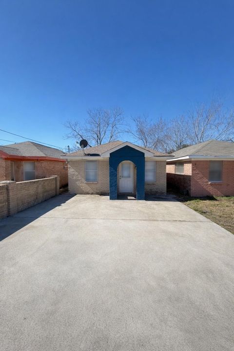 Homes For Sale - 2919 Staples Street<br/> Houston, TX 77026