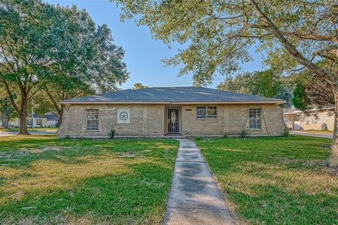 Photo of 11503 High Star Drive, Houston, TX 77072 (MLS # 68231595)