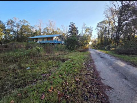 Photo of 127 County Road 360, Splendora, TX 77372 (MLS # 37047078)