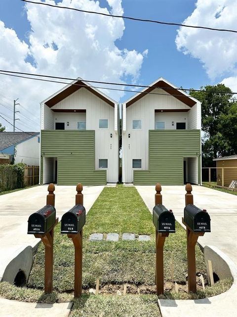 Photo of 407 Clearwater Ab Street #B, Houston, TX 77029 (MLS # 34411337)