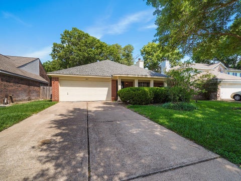 Photo of 18142 Lake Bend Drive, Houston, TX 77084 (MLS # 87547928)