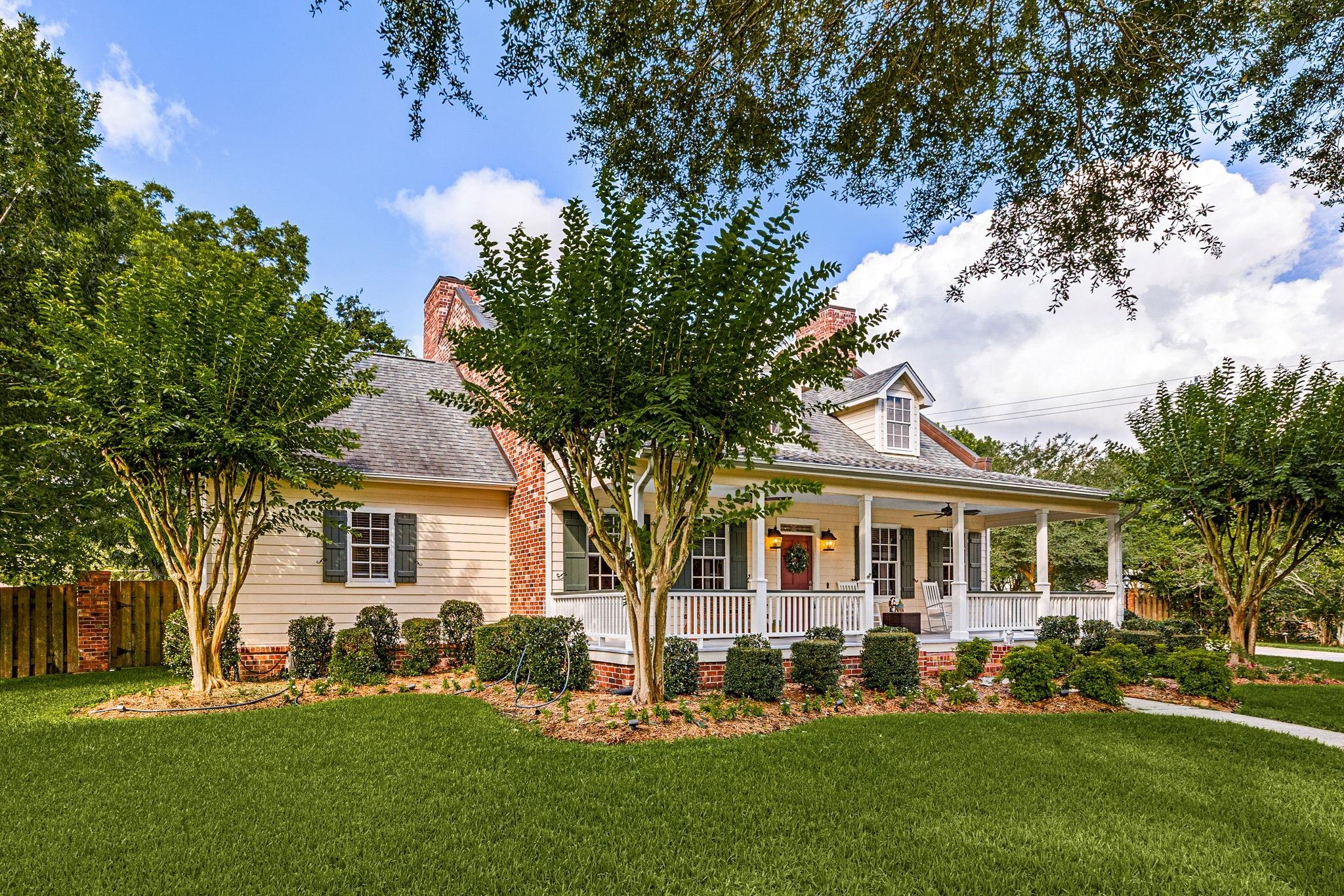 1219 Larkspur Lane