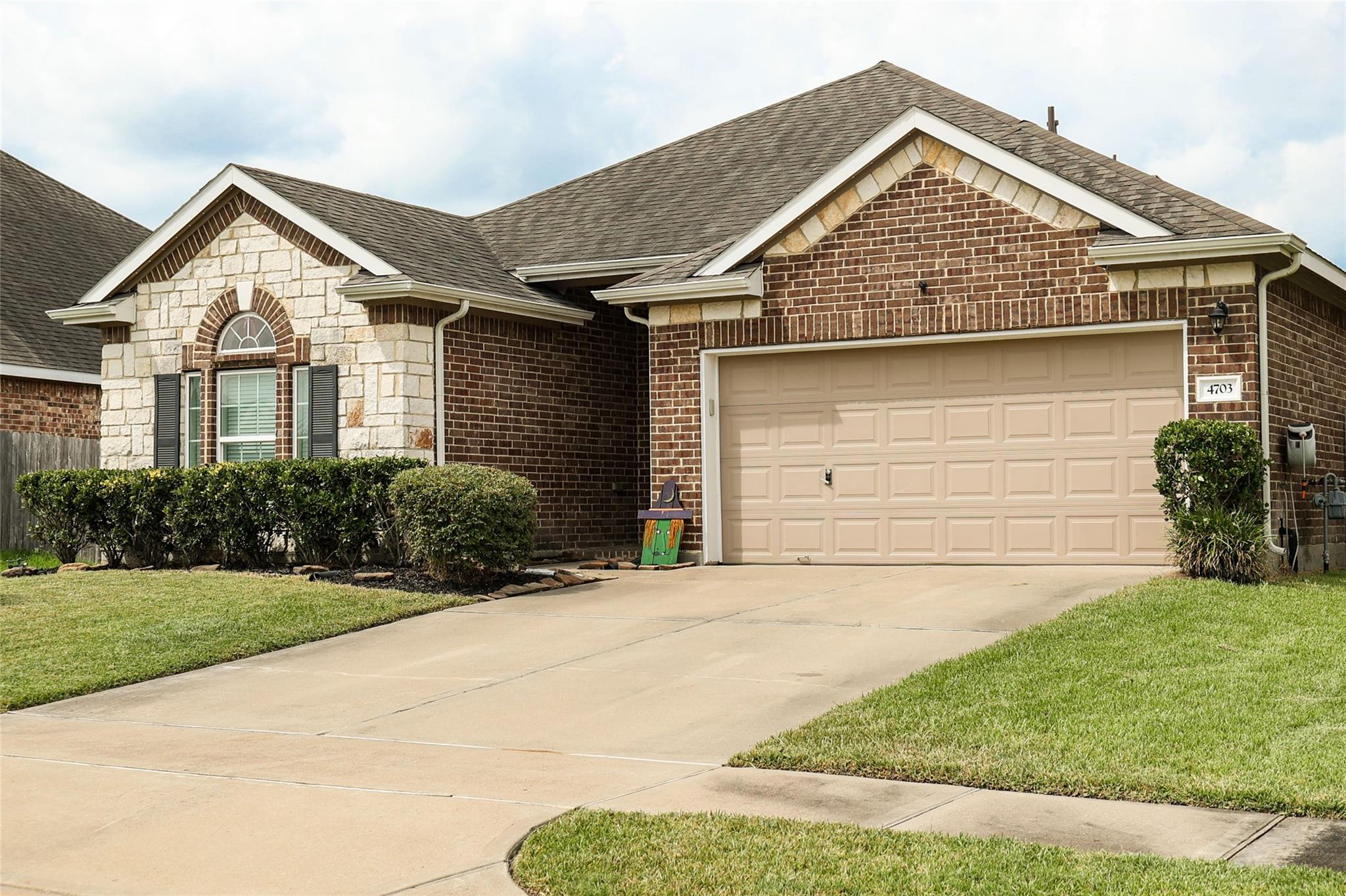 4703 N Bella Court