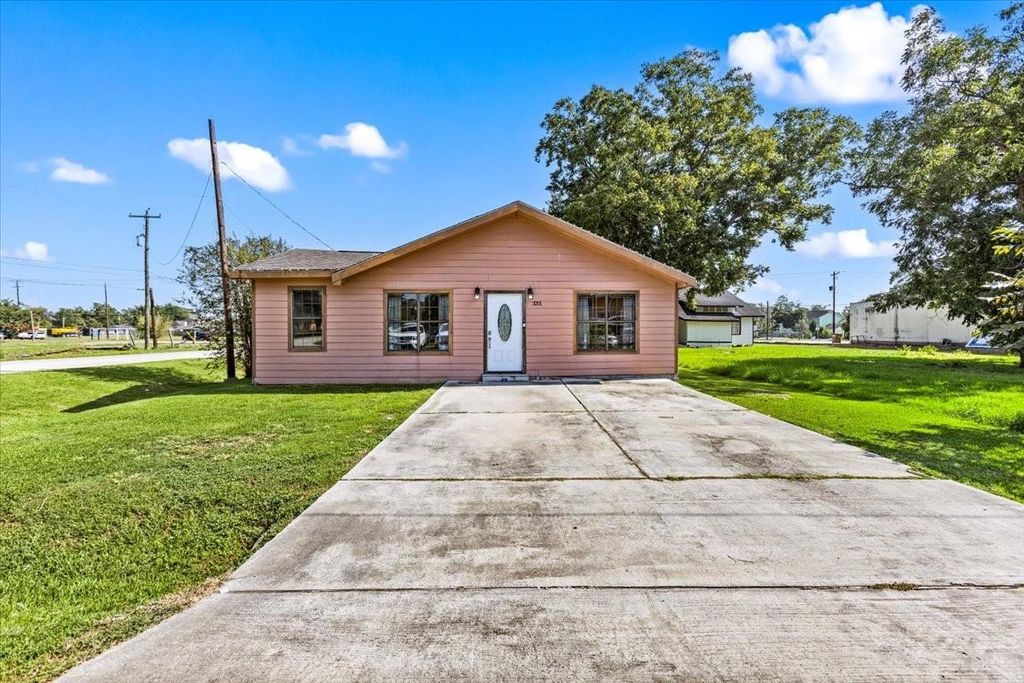 Photo of 3201 Avenue F, Dickinson, TX 77539 (MLS # 9324687)