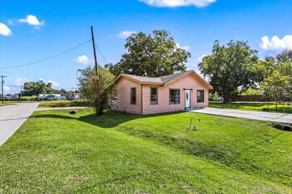 Photo of 3201 Avenue F, Dickinson, TX 77539 (MLS # 9324687)