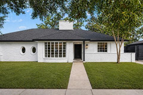 Photo of 10603 Hillcroft Avenue, Houston, TX 77096 (MLS # 9576055)