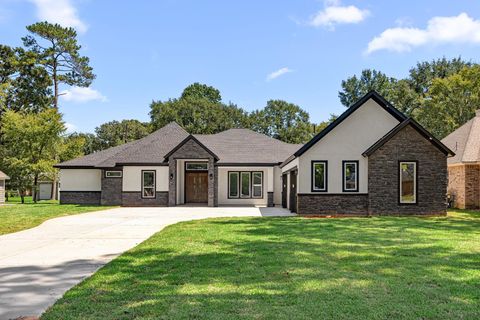 418 Garrett Dr Magnolia TX 77354