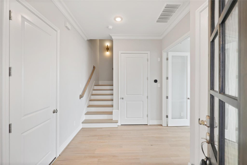 Photo of 3508 Bridgewater Oaks Lane, Houston, TX 77055 (MLS # 31258508)