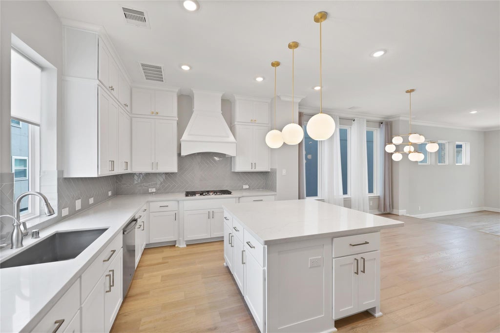Photo of 3508 Bridgewater Oaks Lane, Houston, TX 77055 (MLS # 31258508)