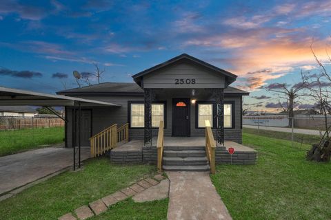 Photo of 2508 Melbourne Street, Houston, TX 77026 (MLS # 24923495)