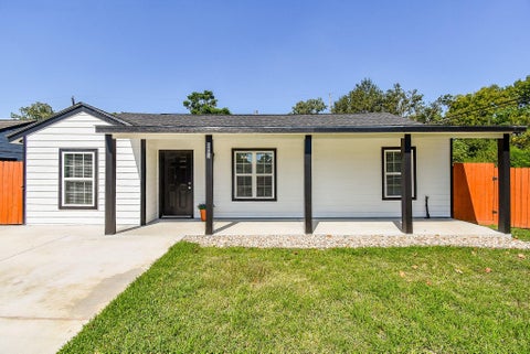 Photo of 5433 Chennault Road, Houston, TX 77033 (MLS # 91223893)