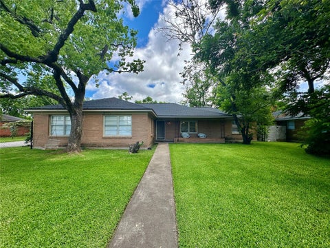 Photo of 5720 Parwill Street #1, Houston, TX 77081 (MLS # 73388574)
