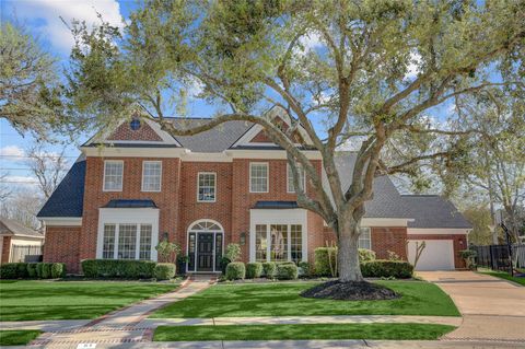 Homes For Sale - 51 Dartmoor Court<br/> Sugar Land, TX 77479