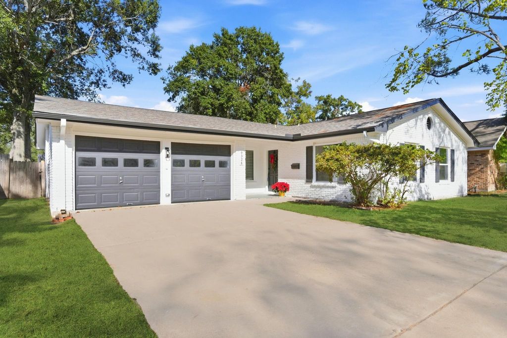 Photo of 9326 Meadowbriar Lane Ln, Houston, TX 77063 (MLS # 30230900)