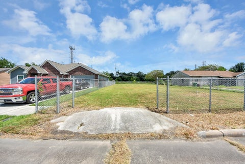 Photo of 5743 Rue Street, Houston, TX 77033 (MLS # 66161099)