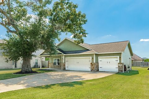 Photo of 2554 Lakeside Drive, West Columbia, TX 77486 (MLS # 81299898) Photo of 2554 Lakeside Drive, West Columbia, TX 77486 (MLS # 81299898)