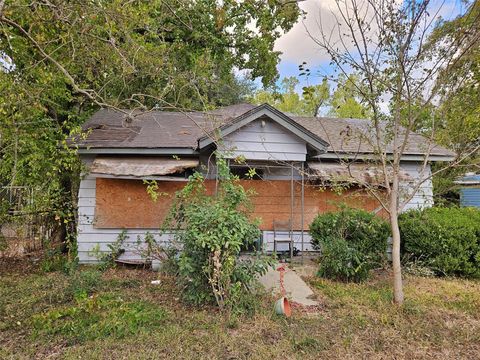 Photo of 5509 Makeig Street, Houston, TX 77026 (MLS # 92189655)