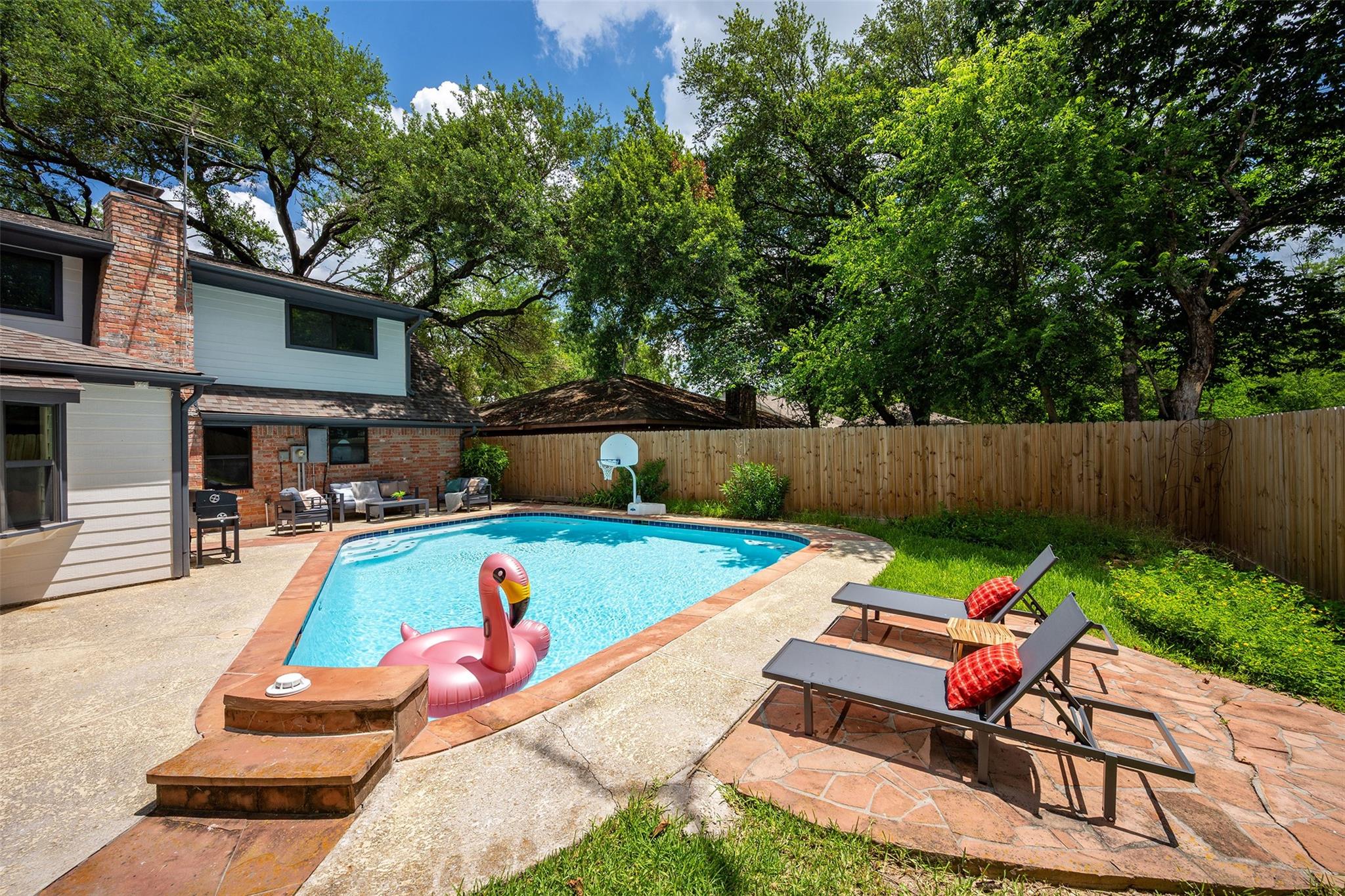 4827 Elmbrook Drive