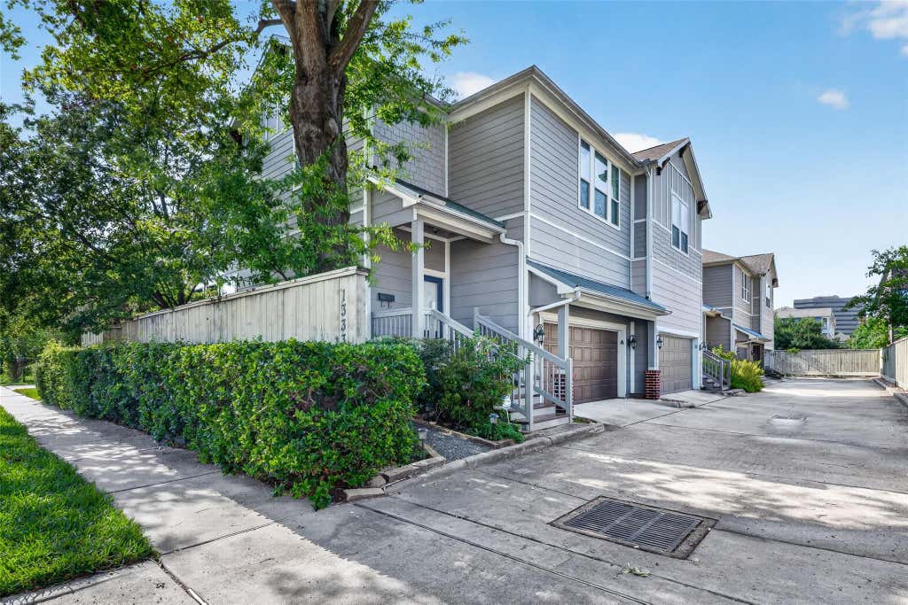 Photo of 1333 W 23rd Street #A, Houston, TX 77008 (MLS # 21975200)