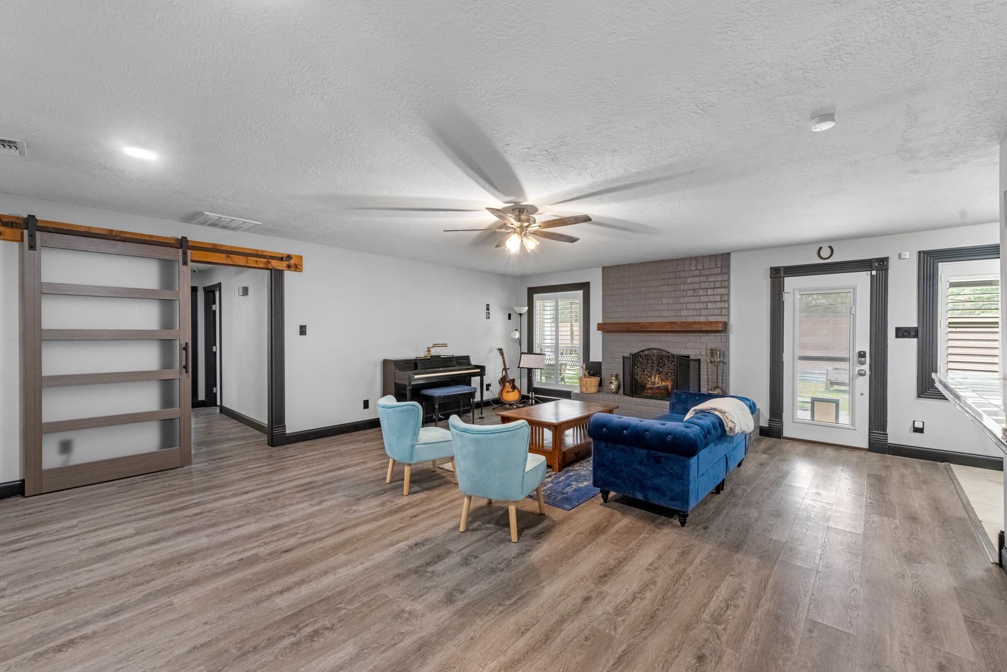 5121 Creekview Drive