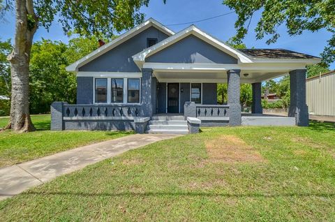Photo of 404 W Main Street, Bellville, TX 77418 (MLS # 45001941)