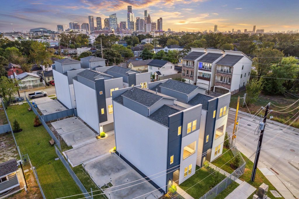 Photo of 1804 Elysian Street, Houston, TX 77026 (MLS # 57436019)