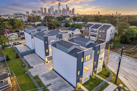 Photo of 1804 Elysian Street, Houston, TX 77026 (MLS # 57436019)