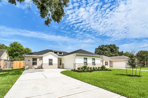 Photo of 11611 Moltere Drive, Houston, TX 77065 (MLS # 17950283)