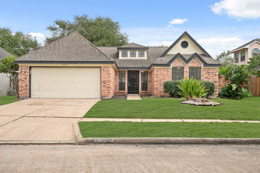 Photo of 1127 Saint John Drive, Pearland, TX 77584 (MLS # 46029487)