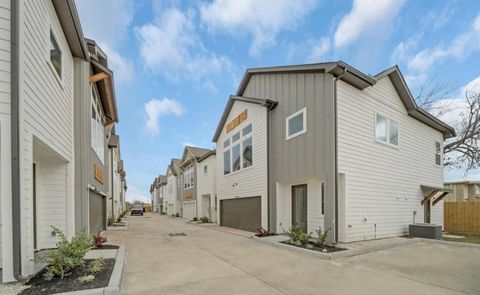 Photo of 5904 Gardendale Drive #E, Houston, TX 77092 (MLS # 51731901)