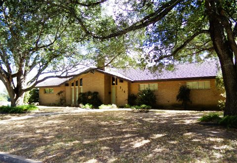 Photo of 516 N College Street, Weimar, TX 78962 (MLS # 62614755) Photo of 516 N College Street, Weimar, TX 78962 (MLS # 62614755)