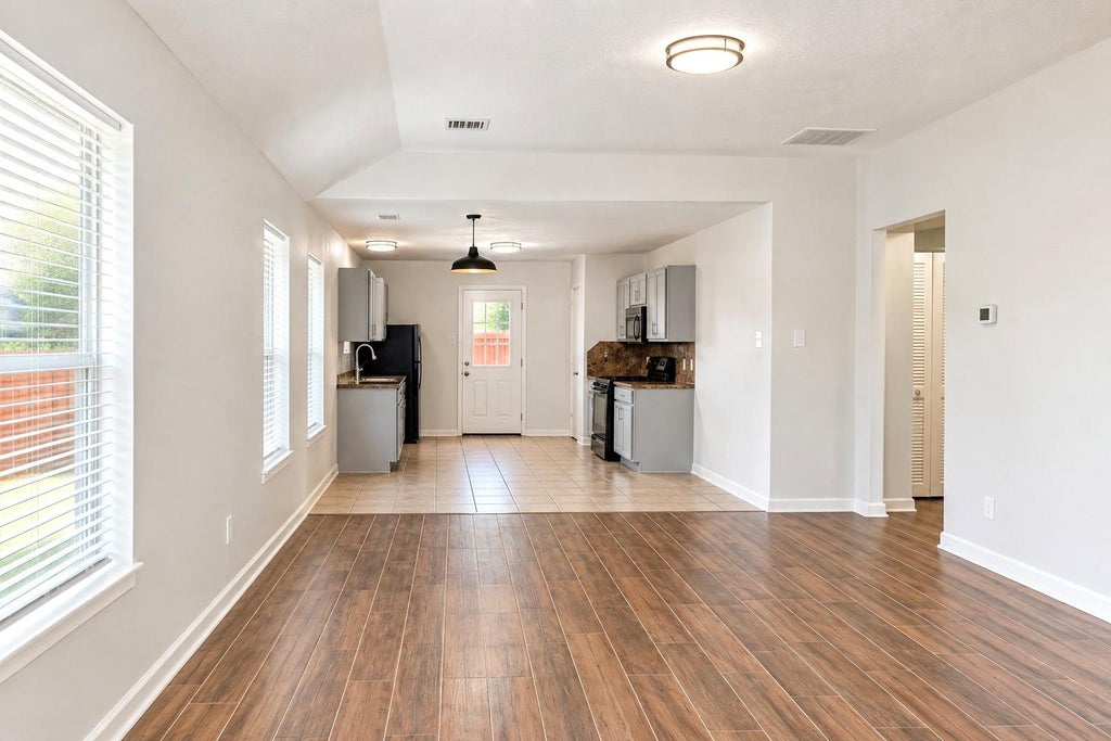 Photo of 10919 View Pointe Ln LN, Houston, TX 77034 (MLS # 66424348)