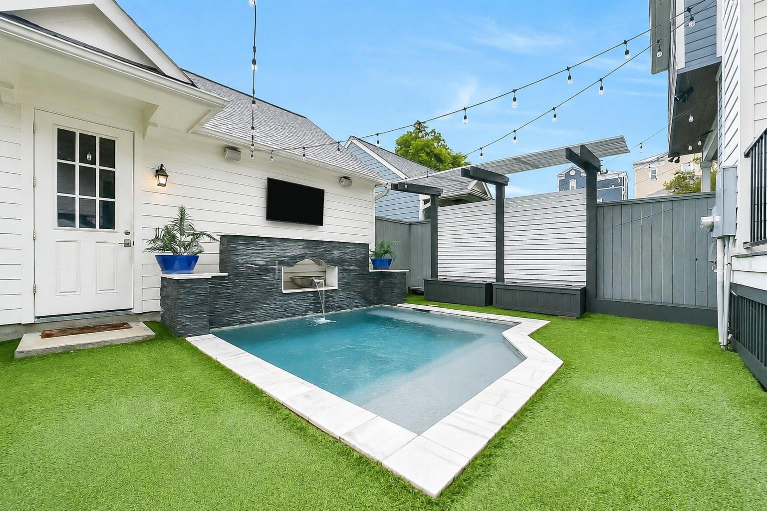 310 W 18th Street