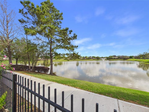 Homes For Sale - 2509 Crestmoon Court<br/> Houston, TX 77089
