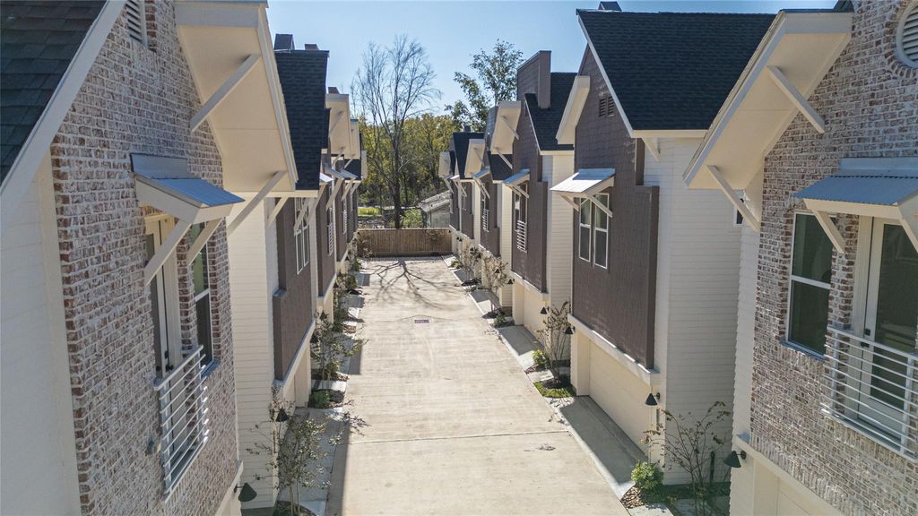 Photo of 881 Rachel Street #B, Houston, TX 77091 (MLS # 93139087)