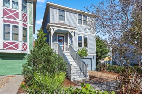 Photo of 1724 Avenue L, Galveston, TX 77550 (MLS # 54106718)