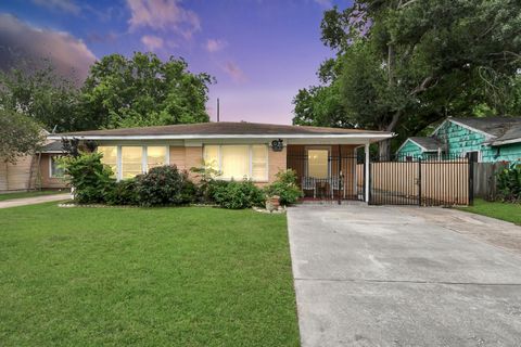 Homes For Sale - 8043 Wier Drive<br/> Houston, TX 77017