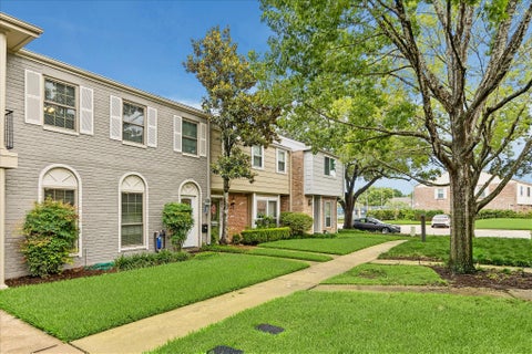 Townhouse For Sale - 1349 Country Place Drive #103<br/> Houston, TX 77079
