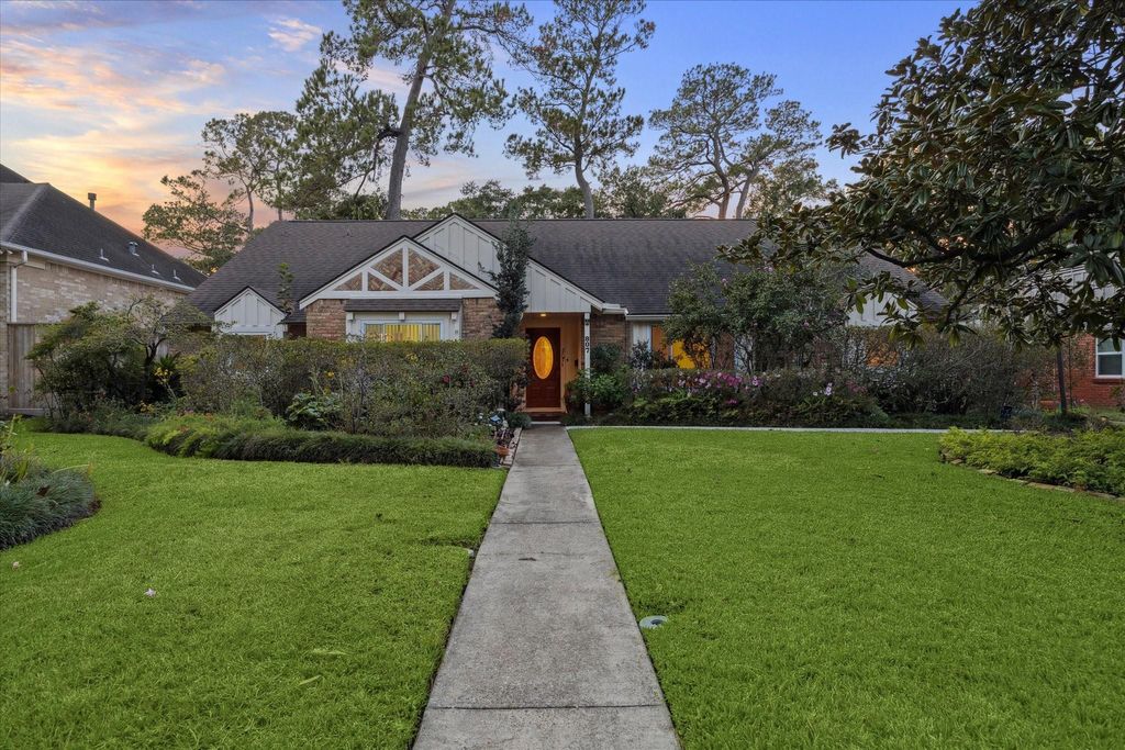 Photo of 807 Wycliffe Drive, Houston, TX 77079 (MLS # 13507852)