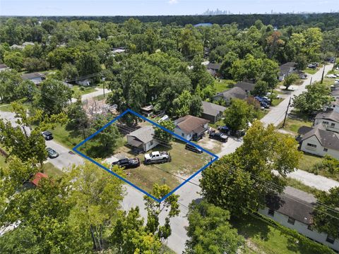 Photo of 1825 Dolly Wright Street, Houston, TX 77088 (MLS # 25103302)