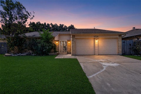 Photo of 3714 Parkridge Glen Drive, Houston, TX 77082 (MLS # 29550760)