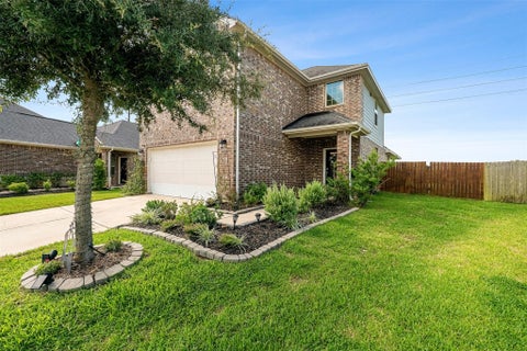 Photo of 31759 Wellington Pass, Fulshear, TX 77441 (MLS # 30421208)