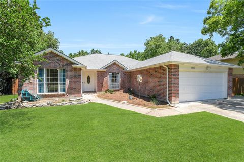 Photo of 6806 Woodland Oaks Dr, Magnolia, TX 77354 (MLS # 79804888)