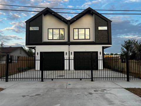 8533 Amadwe Street A/B Houston TX 77051
