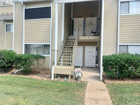 Photo of 128 April Point Drive S, Conroe, TX 77356 (MLS # 32450212)