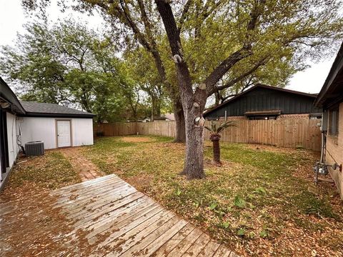 Tiny photo for 738 Beachcomber Lane, Houston, TX 77062 (MLS # 82268872)